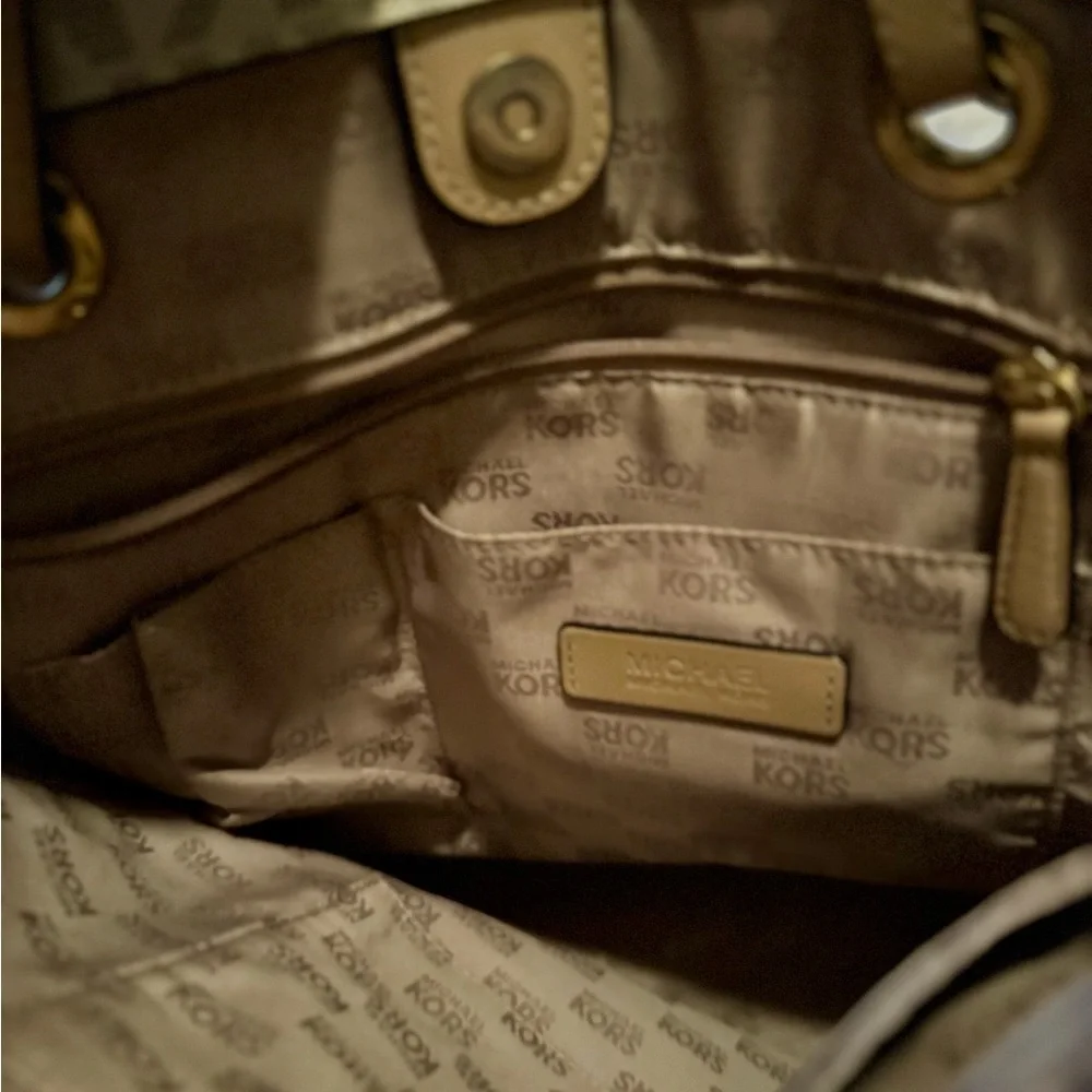 Michael Kors Tan Monogram jet set travel Tote Bag great condition